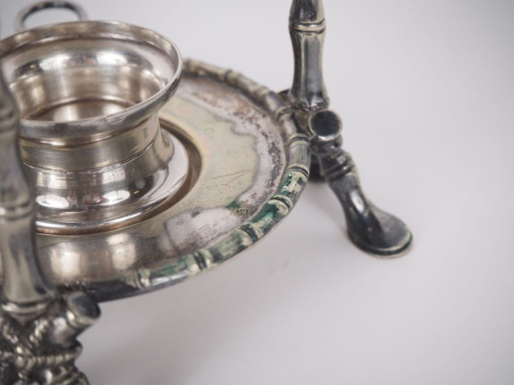 Oeufrier anglais en métal argenté une verrière de style Louis XV en mé