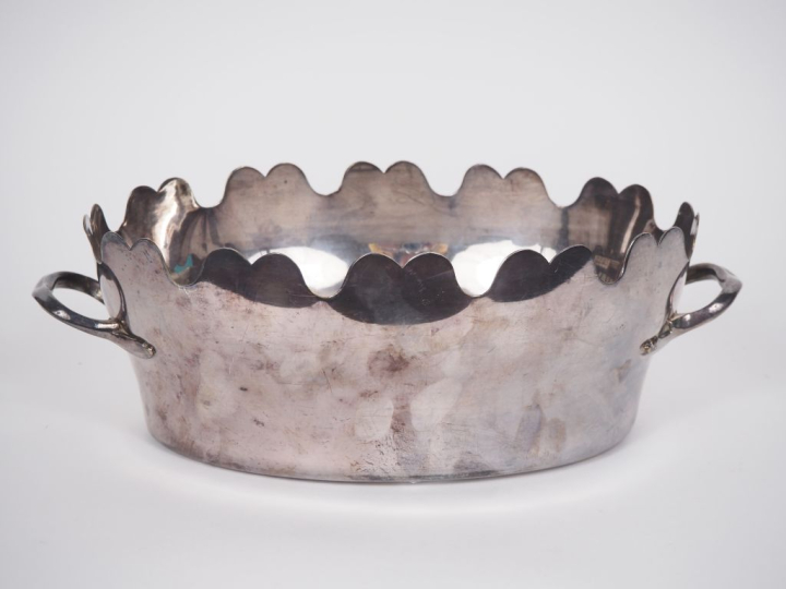 Oeufrier anglais en métal argenté une verrière de style Louis XV en mé