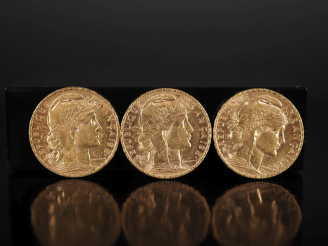 Vente aux enchères Trois pièces de 20 Francs or, République Française, 1909.  FRAIS ACHET