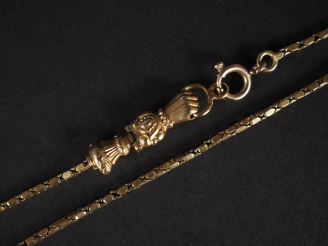 Vente aux enchères Giletière Napoléon III en or jaune 750, maille serpent. Long. 39 cm Po
