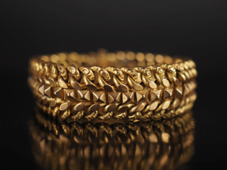 Vente aux enchères Bracelet souple en or jaune 750, maille ajourée.  Chainette de sécurit