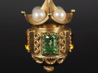 Vente aux enchères Pendentif en or jaune 750 en forme de lanterne, sertie de pierres de c