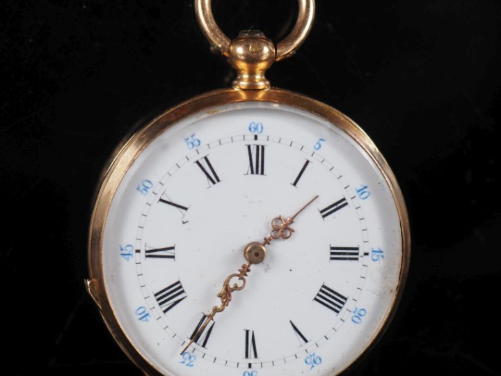 Montre de col Napoléon III en or jaune 750.  Cadran à chiffres romains