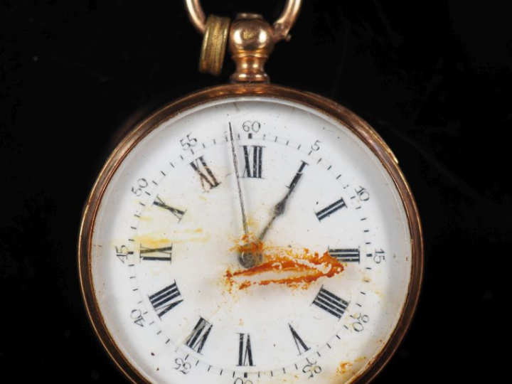 Montre de col Napoléon III en or jaune 750.  Cadran à chiffres romains
