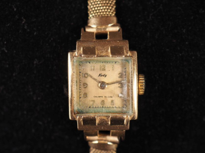KODY Montre bracelet de style 1940, boitier et bracelet en or jaune 75