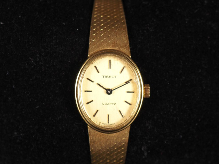 TISSOT Montre bracelet de dame, boitier et bracelet en or jaune 750.  
