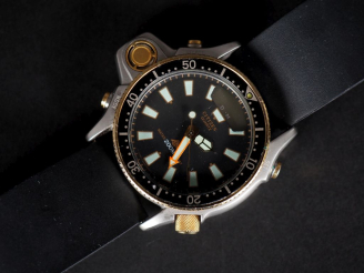 Vente aux enchères CITIZEN, Aqualand Montre de plongée en acier.  Cadran à index bâton po