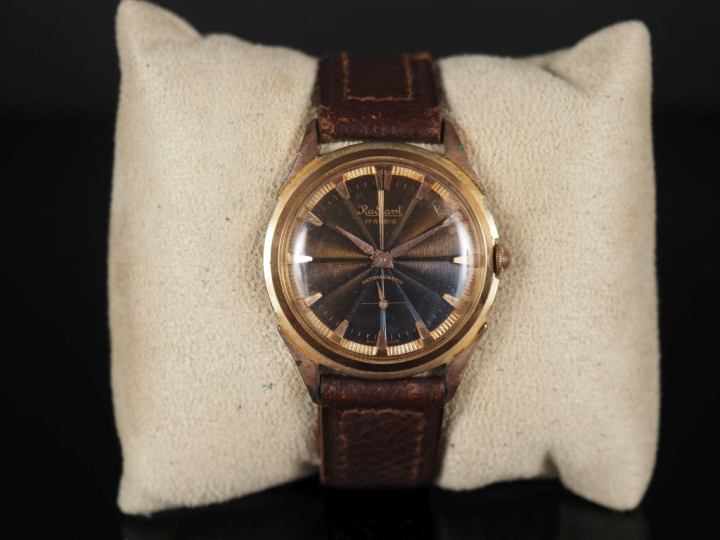 RADIANT Montre bracelet en métal doré.  Cadran à index pour les heures