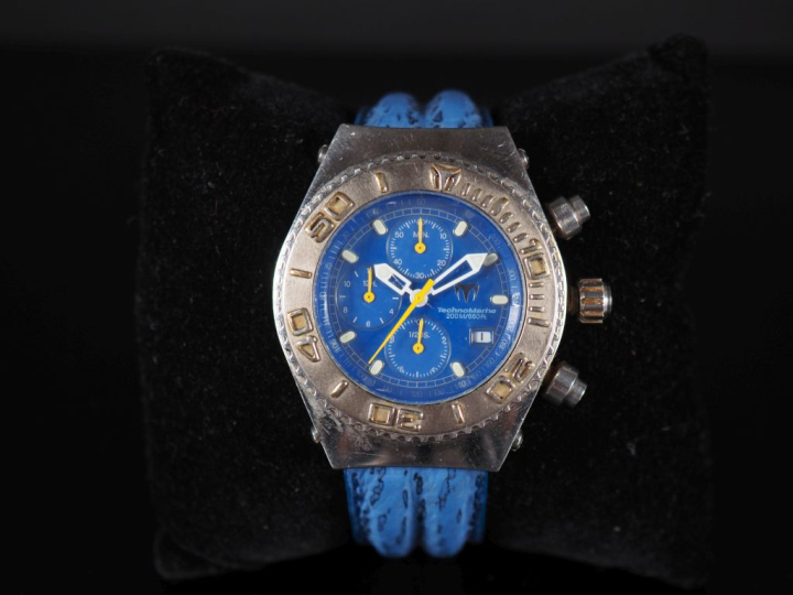 TECHNOMARINE, Yacht Montre bracelet de plongée.  Cadran à index, trois