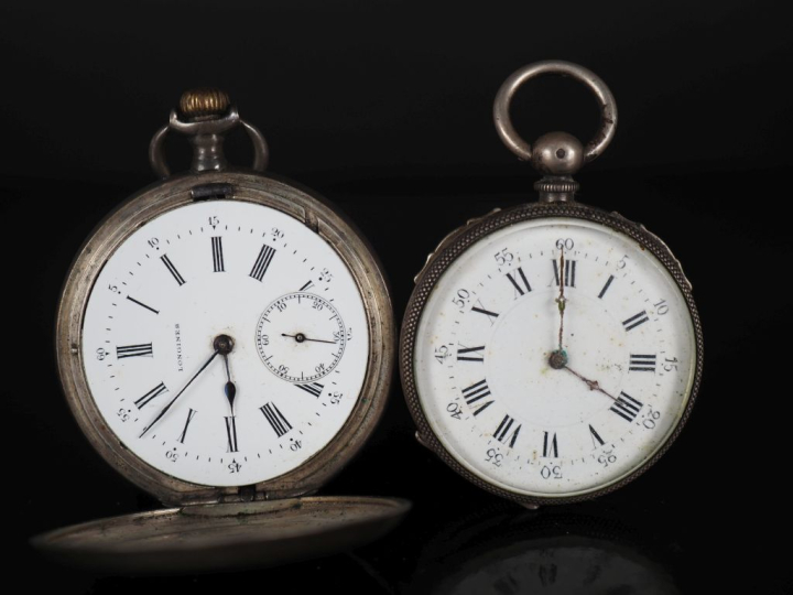 LONGINES Montre aveugle de gousset en argent 800. Cadran à chiffres ro