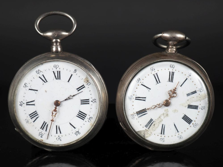 Ensemble comprenant :  - une montre de gousset en argent.  Cadran à ch