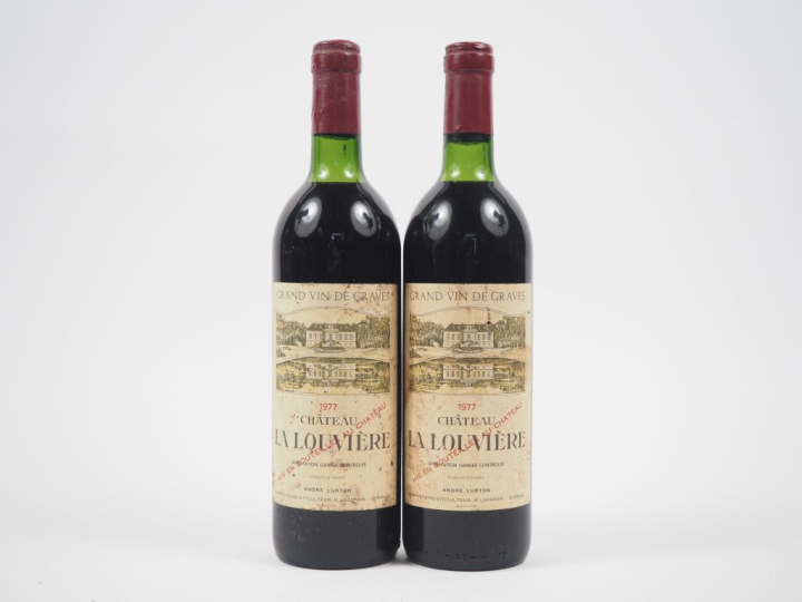 2 BOUTEILLES CHÂTEAU LA LOUVIÈRE GRAVES - 1977 - 2 LB/ET