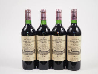 Vente aux enchères 4 BOUTEILLES CHÂTEAU LA MISSION HAUT BRION GCC GRAVES - 1982