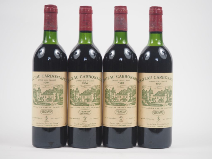 4 BOUTEILLES CHÂTEAU CARBONNIEUX GCC GRAVES - 1984 - 4 LB 