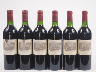Vente aux enchères 6 BOUTEILLES CHÂTEAU LAFITE ROTHSCHILD 1er GCC PAUILLAC - 1984 - 2 BG/