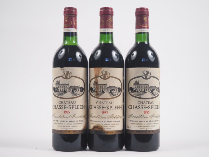 3 BOUTEILLES CHÂTEAU CHASSE SPLEEN MOULIS - 1985 - 2 BG/1 LB/1 ET