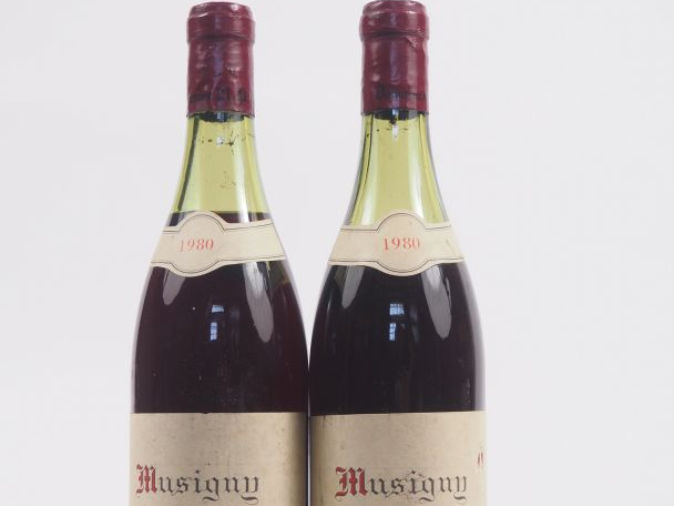 2 BOUTEILLES MUSIGNY GC DOMAINE GEORGES ROUMIER - 1980 - BOUCHONS TOMB