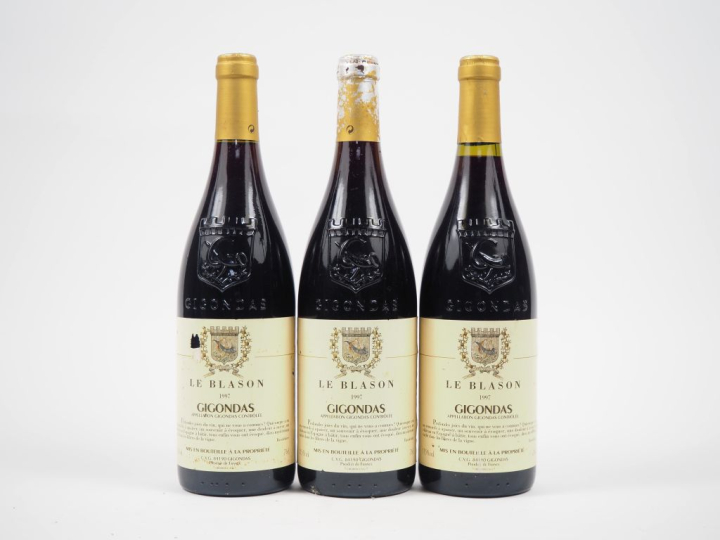 3 BOUTEILLES GIGONDAS "LE BLASON" - 1997 - 1 ELA/1 CAPSULE ABIMÉE 