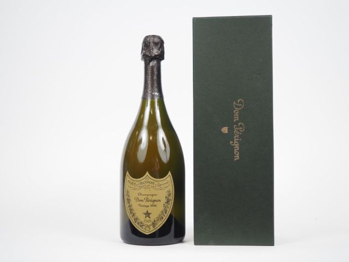 1 BOUTEILLE CHAMPAGNE DOM PÉRIGNON - 1996 - COFFRET - COIFFE TRÈS LÉGE
