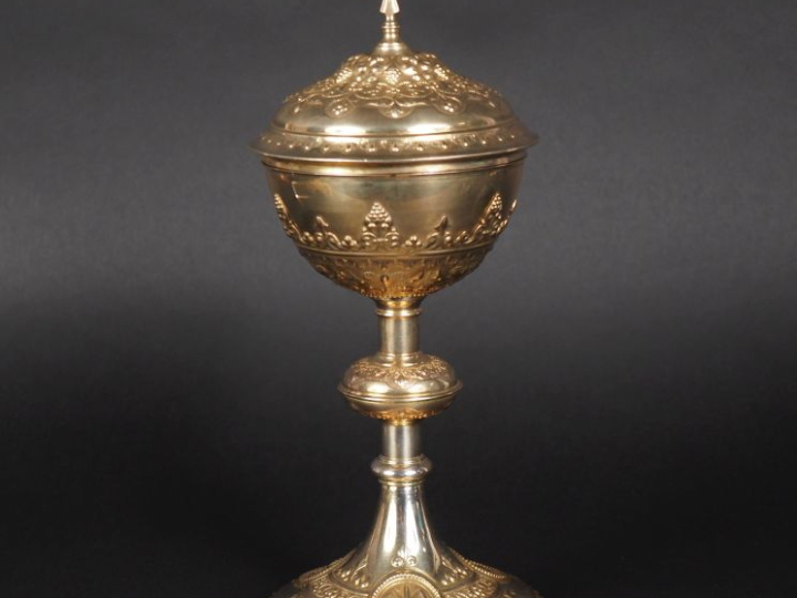 Ciboire en argent doré 925, poinçon Minerve, à décor de pampres, épi d