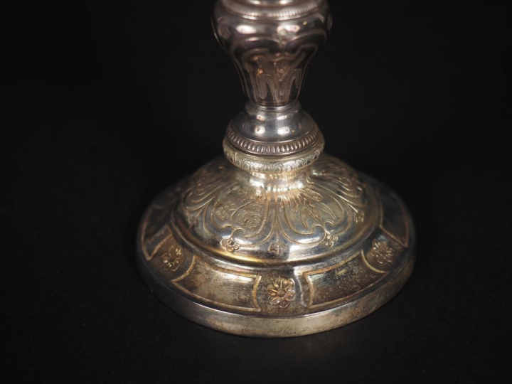 Petit ciboire XVIIIème en argent, à décor de fleurettes, épis de blé, 