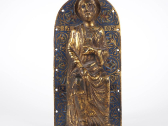 Vente aux enchères Plaque de forme cintrée en cuivre champlevé, émaillé, gravé et doré fi