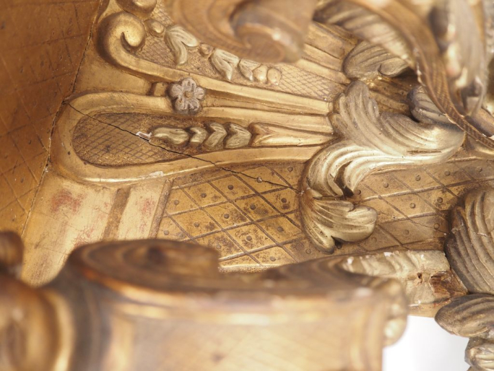 Belle sellette d'applique de style Louis XIV en bois sculpté et doré, 