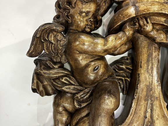 Grande sculpture de style baroque italien en bois sculpté, laqué et aj