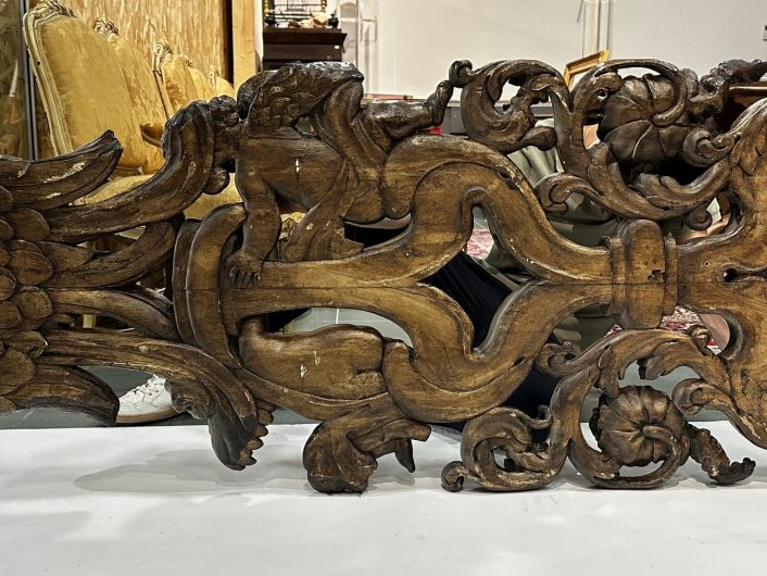 Grande sculpture de style baroque italien en bois sculpté, laqué et aj