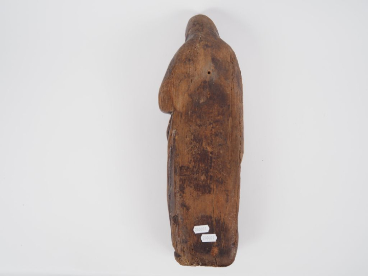 Sculpture de style XVIIème en chêne sculpté et patiné "Sainte femme". 