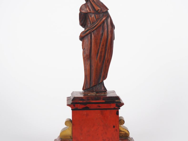 Sujet XVIIIème en bois sculpté "Saint Femme" sur un socle en placage d