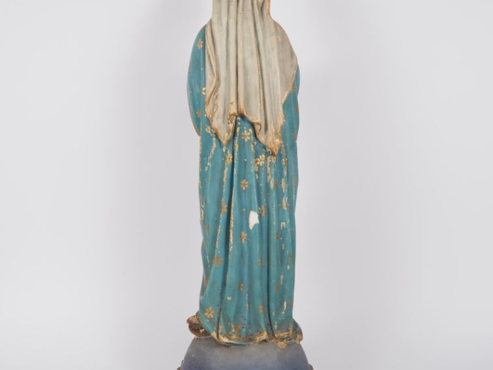 Sculpture fin XIXème en stuc polychrome "Sainte Vierge terrassant le s