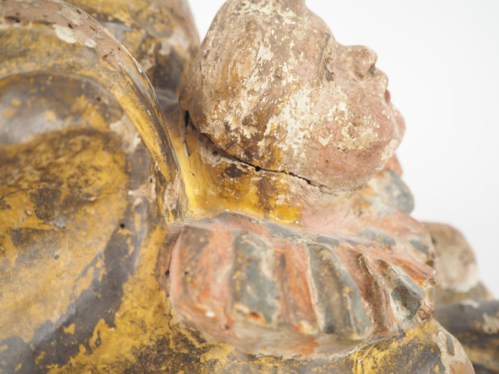Chapiteau ou sellette XVIIIème en bois sculpté et polychrome à décor d
