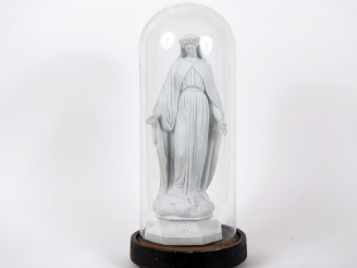 Vente aux enchères Sujet Napoléon III en biscuit "Vierge en Majesté" sous globe. H. 43,5 