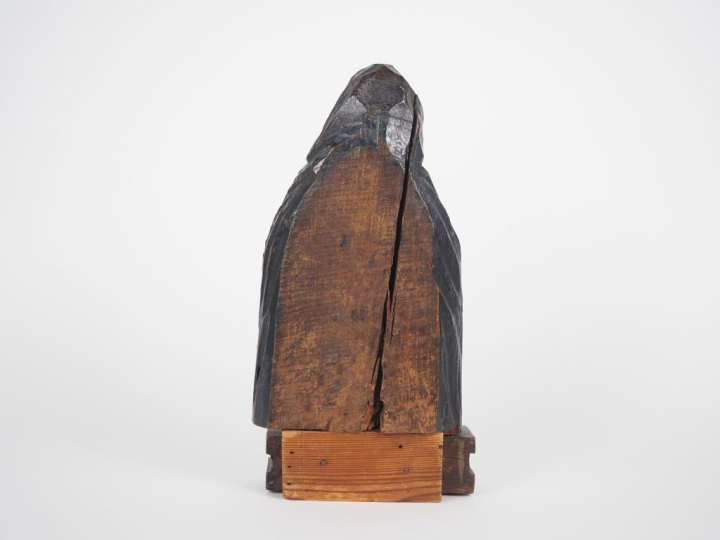 Piéta en bois polychrome de style gothique. H. avec socle : 35 cm