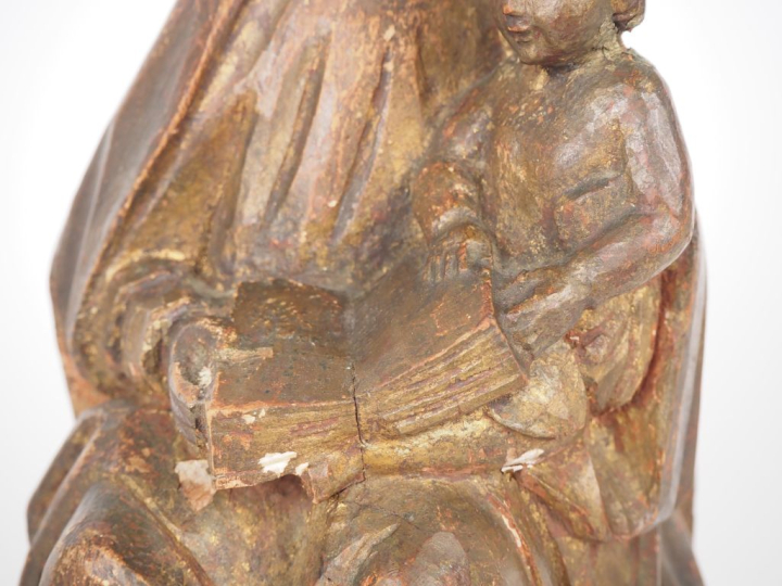 Sculpture début XXème en bois doré de style gothique "Vierge à l'enfan