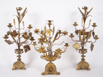 Vente aux enchères Garniture d'autel fin XIXème en métal doré et argenté à décor de pampr
