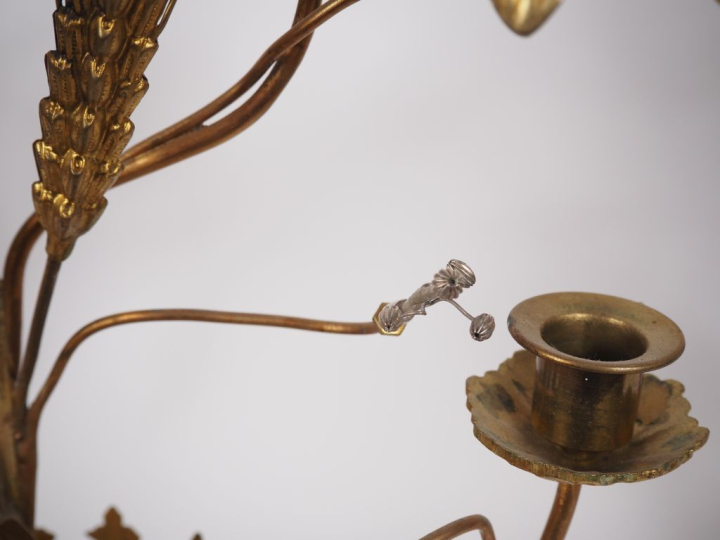 Garniture d'autel fin XIXème en métal doré et argenté à décor de pampr