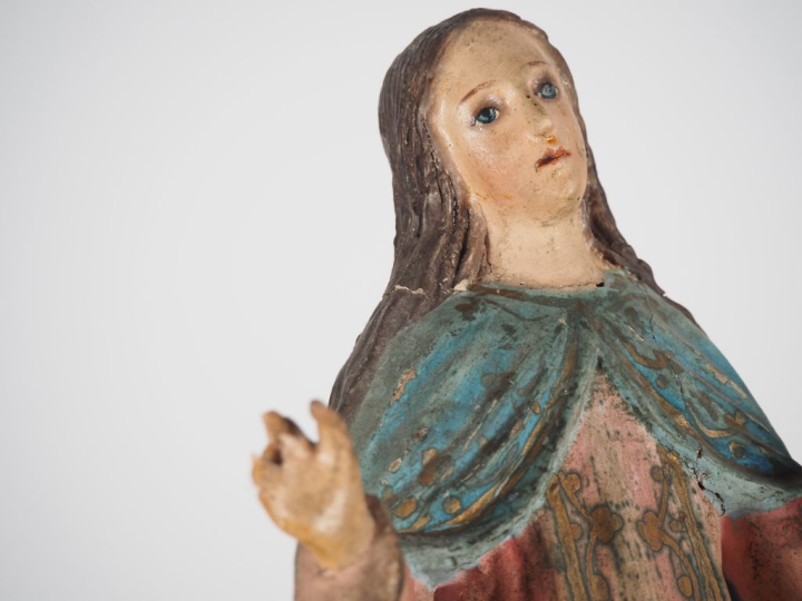 4 différents sujets religieux : un en porcelaine "Saint Antoine de Pad