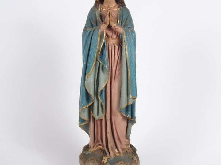 4 différents sujets religieux : un en porcelaine "Saint Antoine de Pad