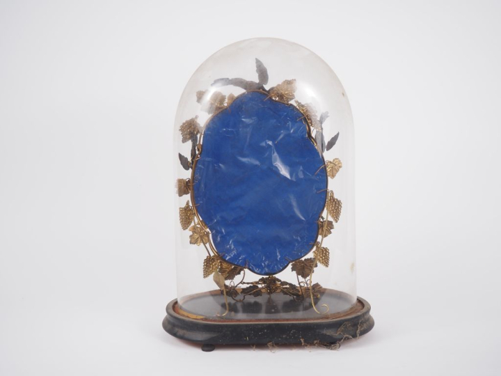 5 différents bouquets de la mariée Napoléon III sous globe.