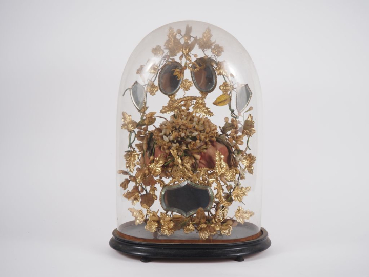 5 différents bouquets de la mariée Napoléon III sous globe.