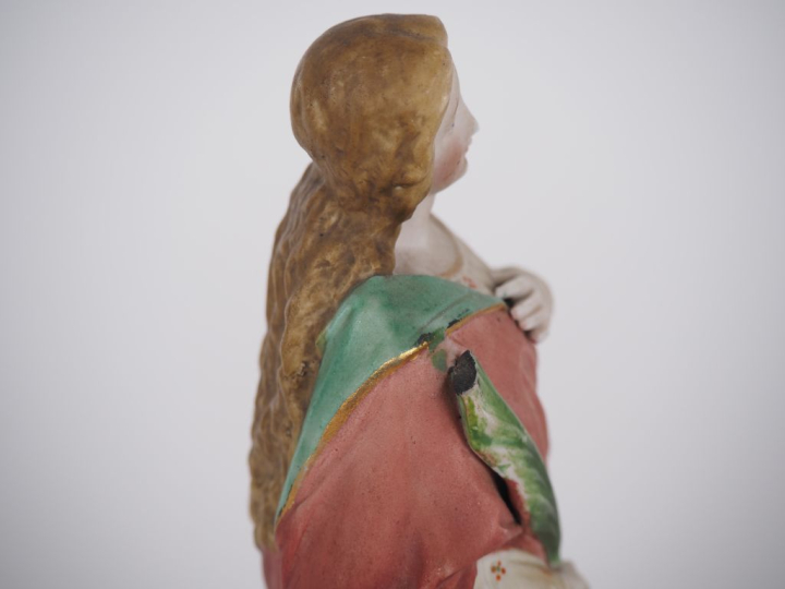 Sujet en biscuit polychrome "Sainte terrassant le dragon". (manques) H