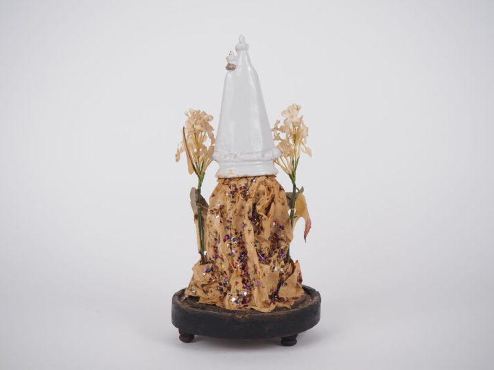Sujet en biscuit polychrome "Sainte terrassant le dragon". (manques) H