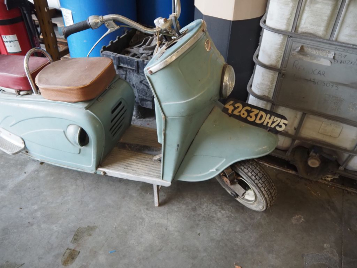SCOOTER BERNADET Y 52 :  1ère M.E.C : 1954. Kilométrage relevé : 404 k