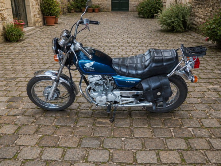 HONDA CM 125 CUSTOM:  Numéro de série :JCO55708120. 1ère M.E.C : 1996.