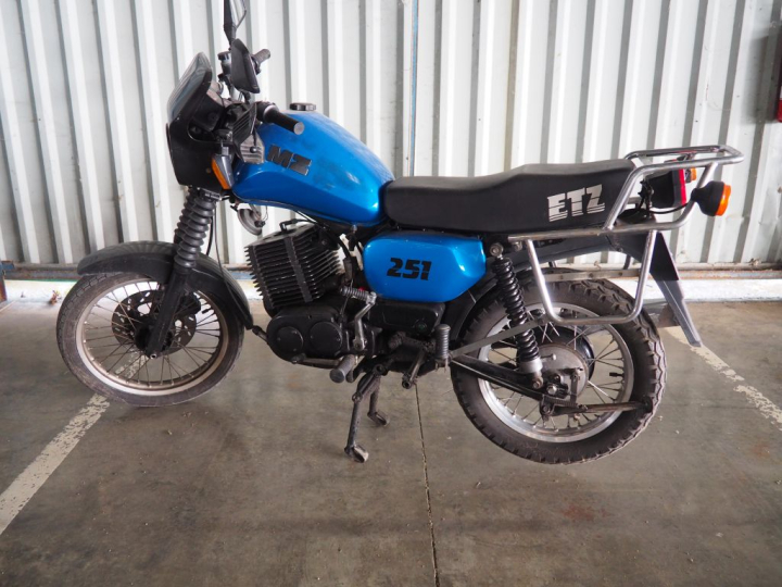 MZ 251 ETZ :  Numéro de série : 2602342. Numéro moteur : 1568784. 1ère
