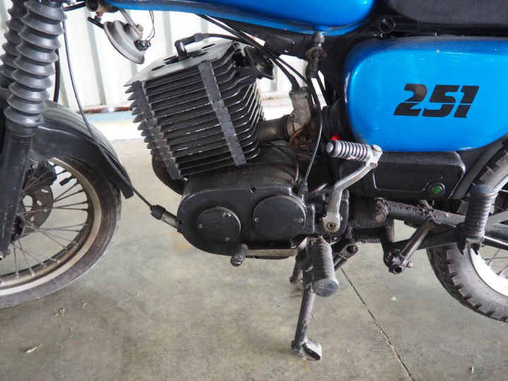 MZ 251 ETZ :  Numéro de série : 2602342. Numéro moteur : 1568784. 1ère