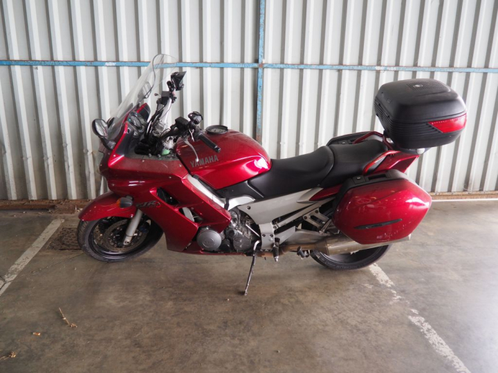 YAMAHA 1300 FJR :  Numéro de série :JYARP042000004511. 1ère M.E.C : 20