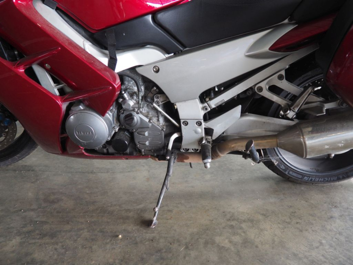 YAMAHA 1300 FJR :  Numéro de série :JYARP042000004511. 1ère M.E.C : 20